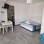Christopher\'S Sandy Beach Suites