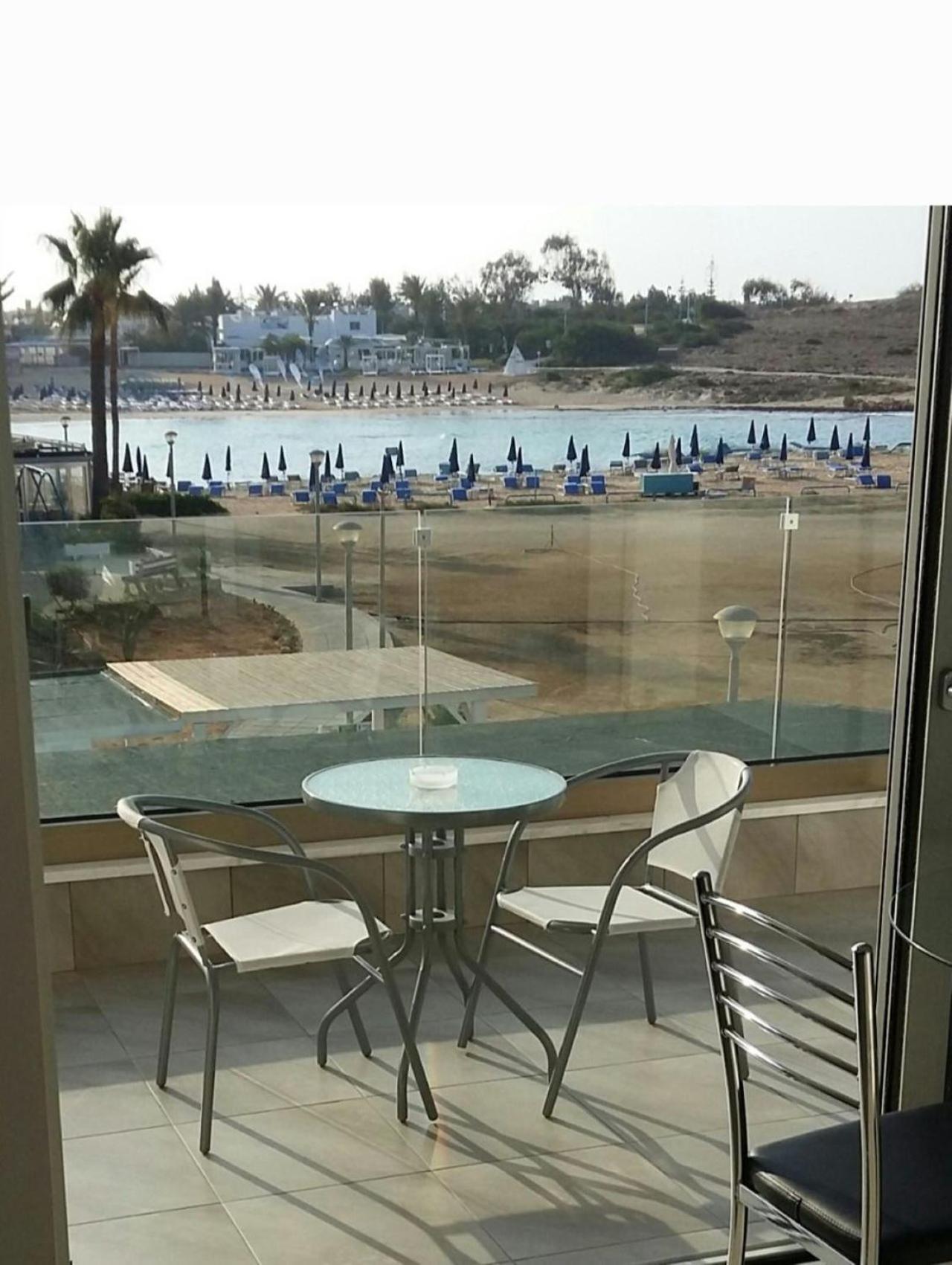 Christopher's Sandy Lägenhetshotell Ayia Napa