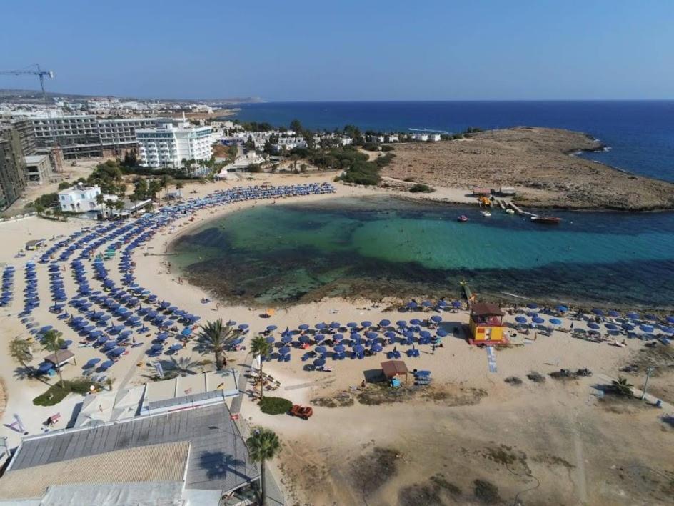 Christopher's Sandy Lägenhetshotell Ayia Napa